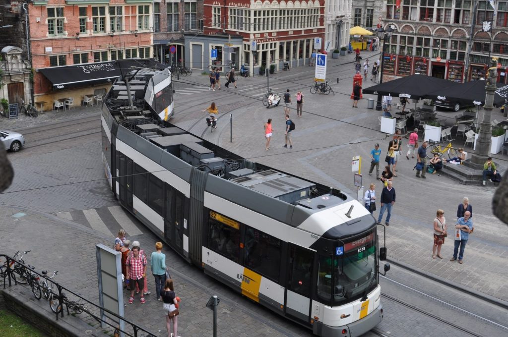 بلجيكا - وسيلة نقل داخل احد المدن البلجيكية