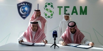 الهلال السعودي يتزين بالحلة الجديدة