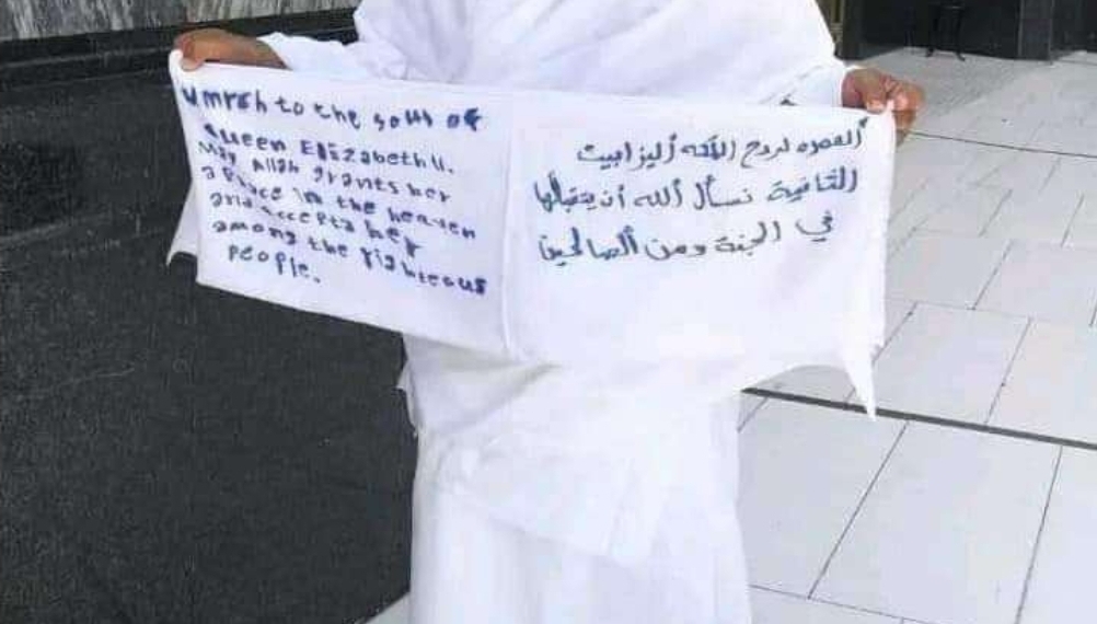 شاب يمني يعتمر عن اليزابيث