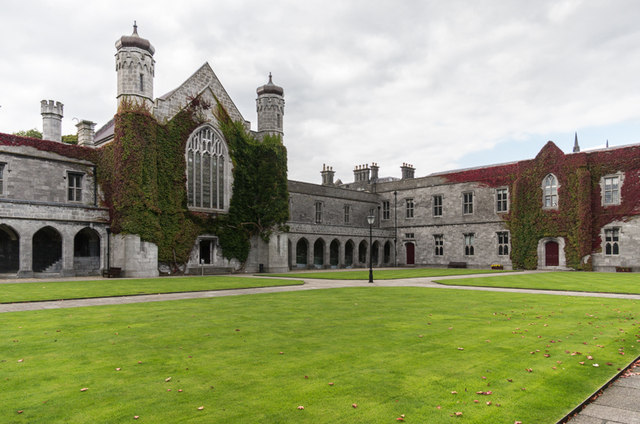 إحدى جامعات إيرلندا