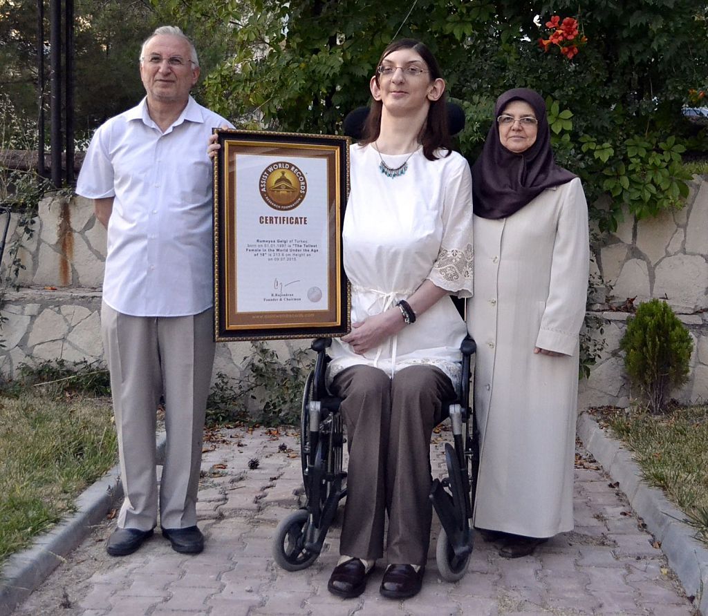 نقل "أطول امرأة في العالم" إلى الولايات المتحدة عبر الخطوط التركية