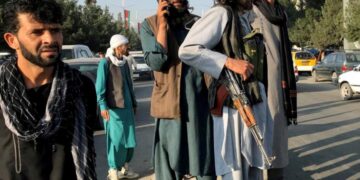 مقتل 32 شخص وإصابة العشرات بتفجير في أفغانستان