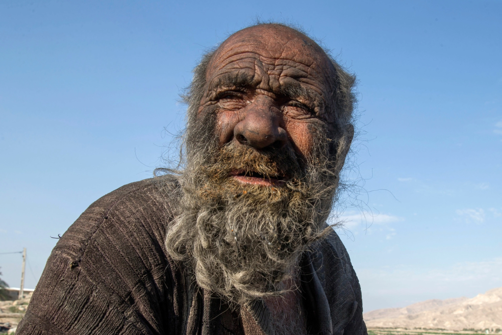 عمو حاجي - ايراني - لم يستحم من 70 عام