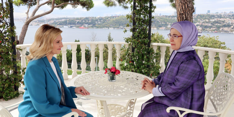 بالصور: زوجة زيلينسكي في ضيافة سيدة تركيا الأولى