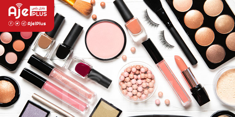 سيدة تفقد بصرها بسبب مستحضرات التجميل