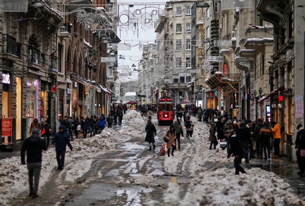 عاجل: والي إسطنبول يوجه نداء للمواطنين بسبب الثلوج