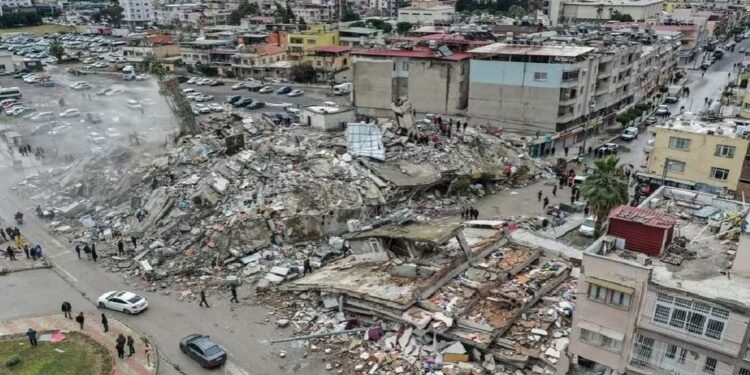 عاجل: ارتفاع وفيات زلزال تركيا وسوريا إلى 2700 شخص
