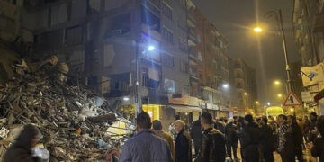 مقاطع فيديو لحظة وقوع الزلزال القوي في تركيا