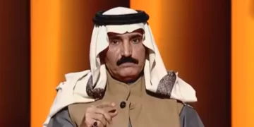 طيار سعودي يحلق بجوار اطباق طائرة