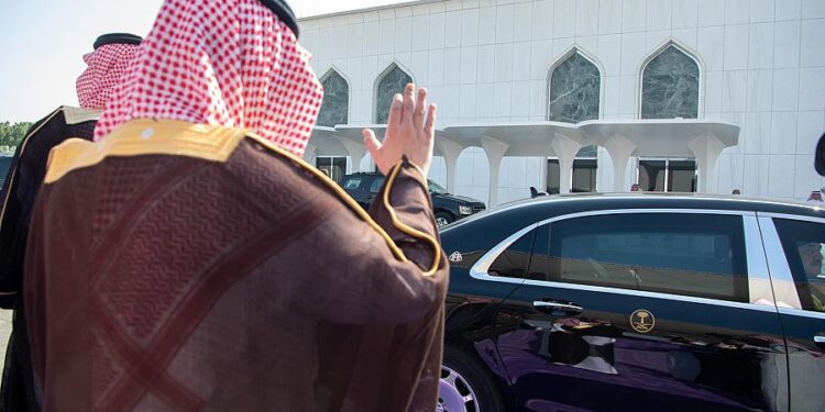 الرئيس الفلسطيني يصل السعودية