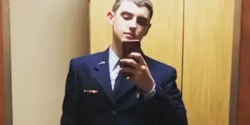 جاك تيشيرا يضع البنتاغون في مأزق