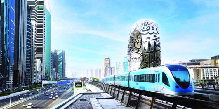 مترو دبي ينقل 2 مليار راكب