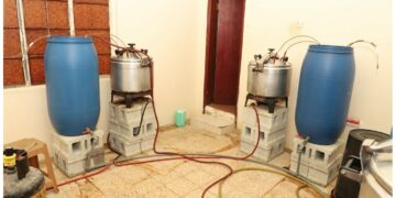 القبض على آسيويين يصنعان الخمرة بالبحرين