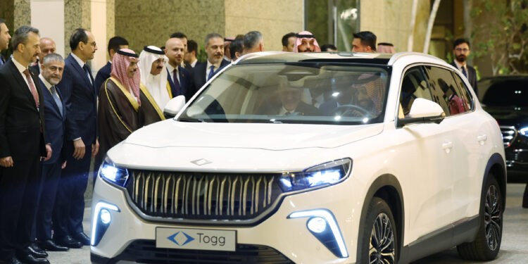 كم تبلغ قيمة سيارة توغ التركية التي اهداها اردوغان للقادة الخليجيين