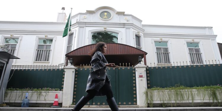 القنصلية السعودية بإسطنبول توجه تنبيه لمواطنيها