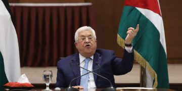الرئيس الفلسطيني يقف أمام مخططات الاحتلال
