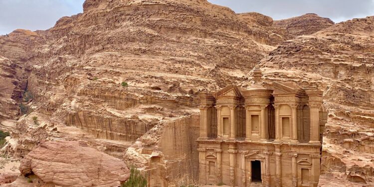 لماذا يذهب السياح للأردن!