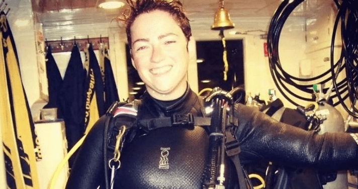 غواصة بريطانية تعثر على آيفون في قاع البحر "شغّال وبطاريته 80%"