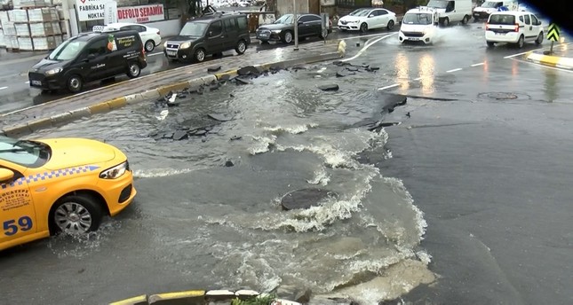 عاجل: أمطار غزيرة تصل إسطنبول وتحذيرات من السيول