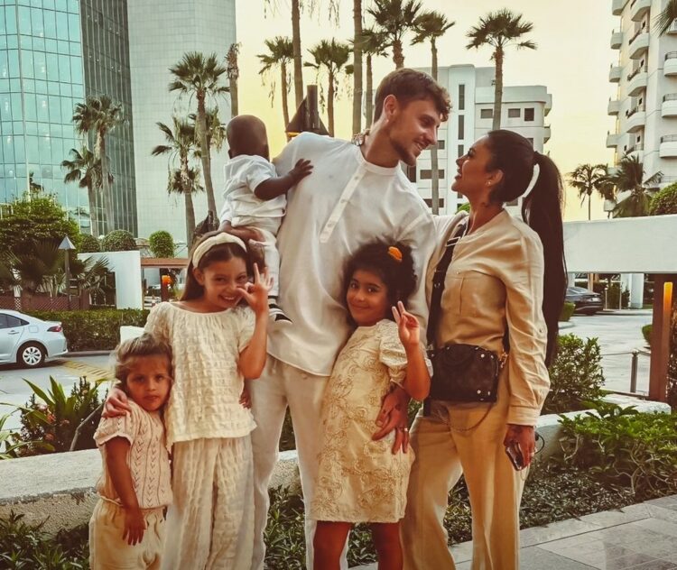 لاعب ألماني يشهر إسلامه في السعودية بسبب زوجته