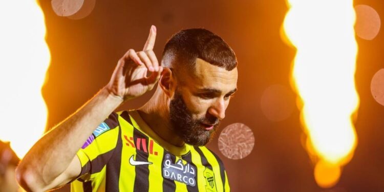 هجوم حاد من البرلمان الأوروبي ووزارة الداخلية الفرنسية على بنزيما بسبب "فلسطين"