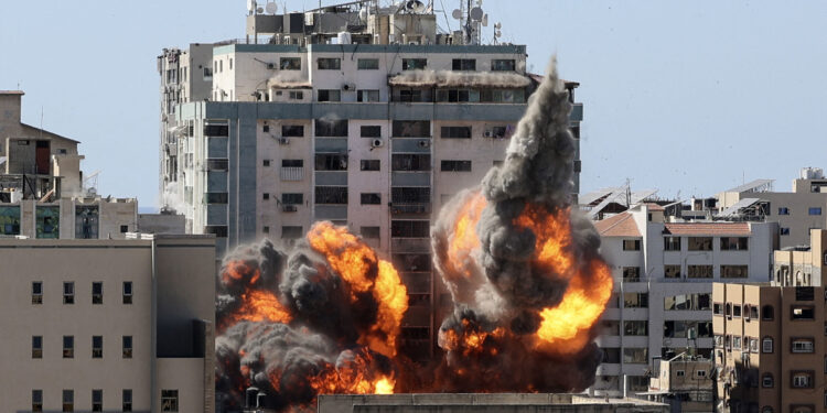 إسرائيل تسقط أكثر من 1000 طن من المتفجرات على قطاع غزة