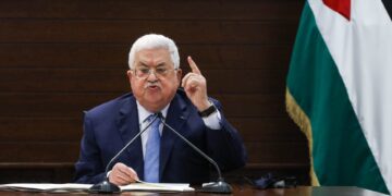 عاجل: محمود عباس يعلن استعداده لتولي إدارة قطاع غزة