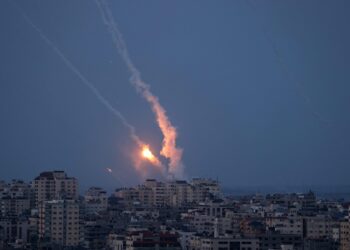 عاجل: تل أبيب تحت الصواريخ ومسؤول اسرئيلي يقول سنحتل غزة