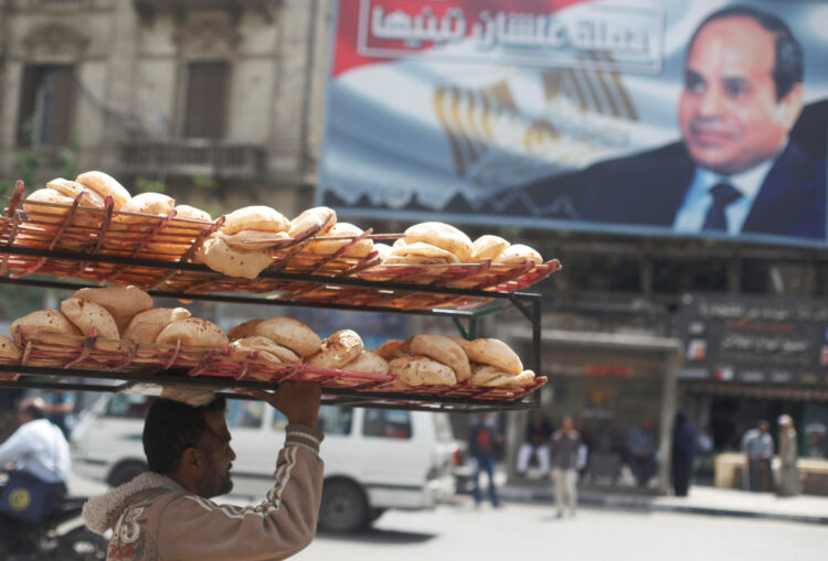قرار مصري مفاجئ برفع سعر الخبز