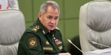 بوتين يقيل وزير الدفاع الروسى