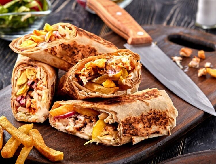 صدمة في الجزائر بسبب الشاورما