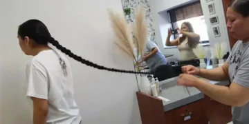 مراهق أمريكي يحصد لقب صاحب أطول شعر في العالم