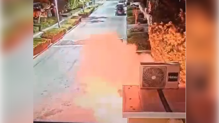 عاجل: القاء قنابل ضوئية على منزل نتنياهو والشرطة تتدخل