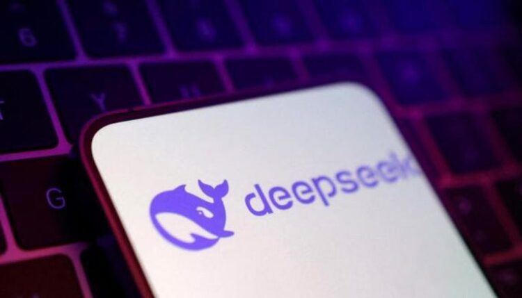DeepSeek يطيح بـ ChatGPT