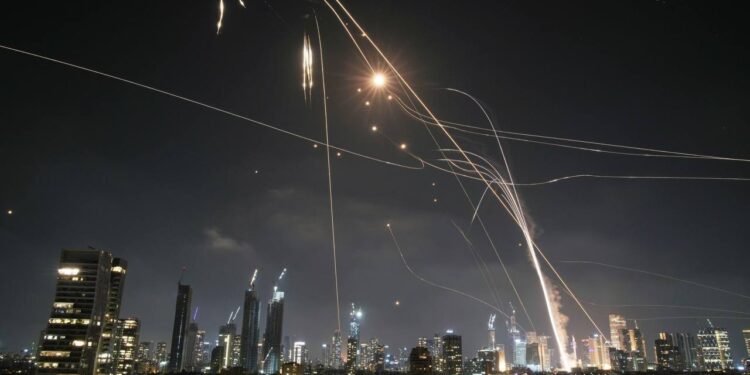 عاجل: إيران ترد واسرائيل تشتعل